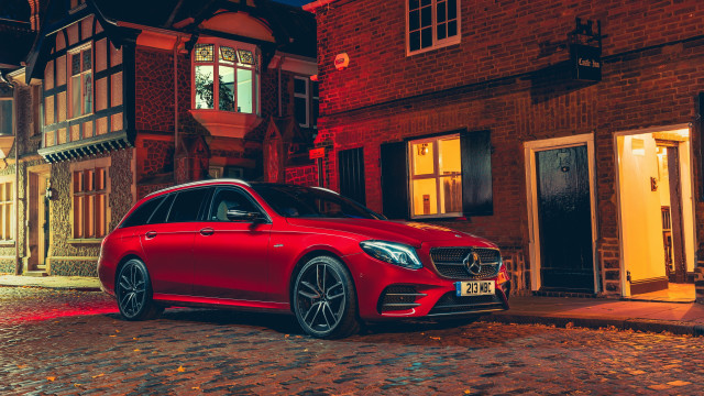 Red mercedes benz tilt shift free wallpaper for desktop - medium preview image