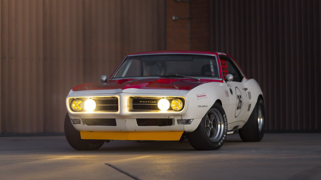 White red car yellow stripe free wallpaper for desktop - medium preview image