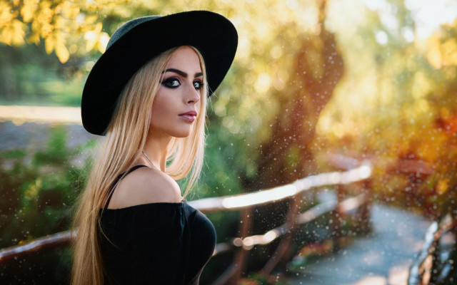 Blonde woman black hat fashion free wallpaper for desktop - medium preview image