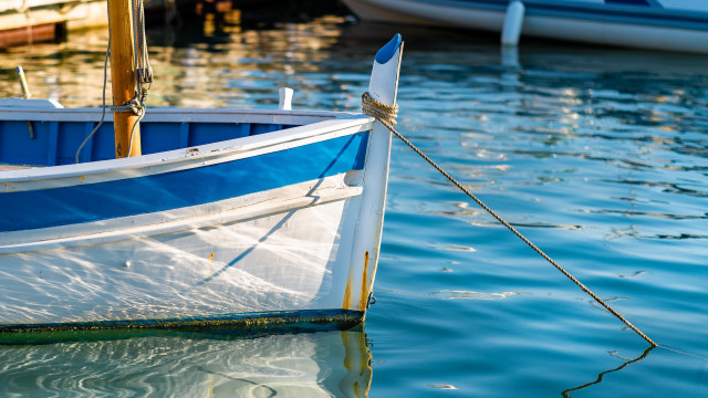 Boat docked water roped scenery free wallpaper for desktop - medium preview image