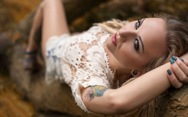 Tattooed woman rock crossed arms free wallpaper for desktop - medium preview image