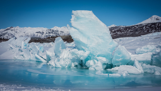 Iceberg lake mountains snowy sky free wallpaper for desktop - medium preview image