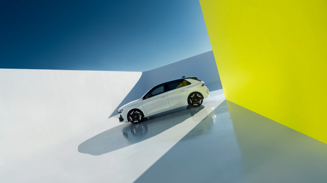 White car yellow wall blue free wallpaper for desktop - medium preview image