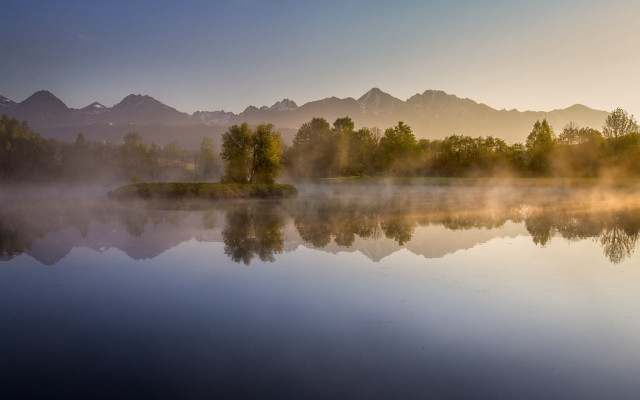 Lake mountains mist reflections forest free wallpaper for desktop - medium preview image