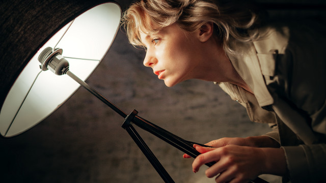 Woman light mirror lamp blonde free wallpaper for desktop - medium preview image