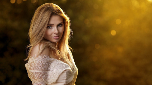 Woman longhair whitedress tree backlit free wallpaper for desktop - medium preview image