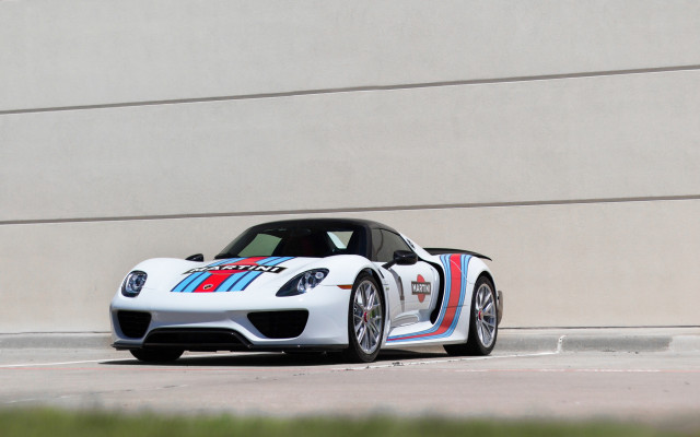 White sports car red white free wallpaper for desktop - medium preview image