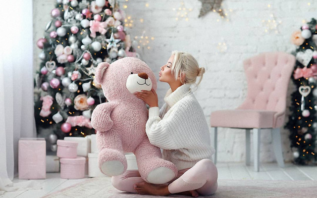 Woman sitting pink teddy christmas free wallpaper for desktop - medium preview image