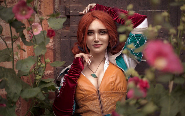 Redhair greenandwhite top garden cosplay free wallpaper for desktop - medium preview image