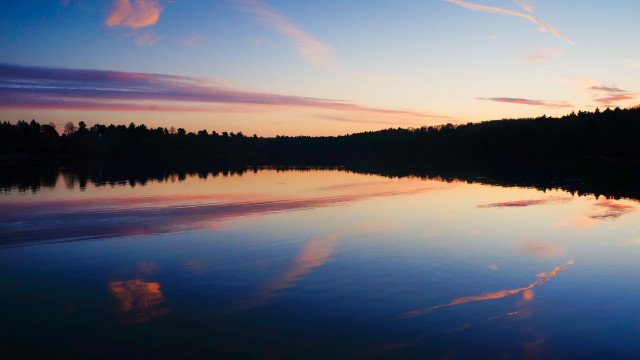 Sunset lake reflection trees cityscape free wallpaper for desktop - medium preview image