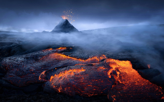 Volcano eruption lava fire clouds free wallpaper for desktop - medium preview image