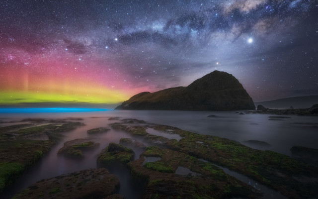 Aurora borealis water rocks grass free wallpaper for desktop - medium preview image