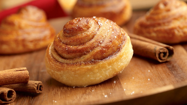 Cinnamon roll cutting board cinnamon free wallpaper for desktop - medium preview image