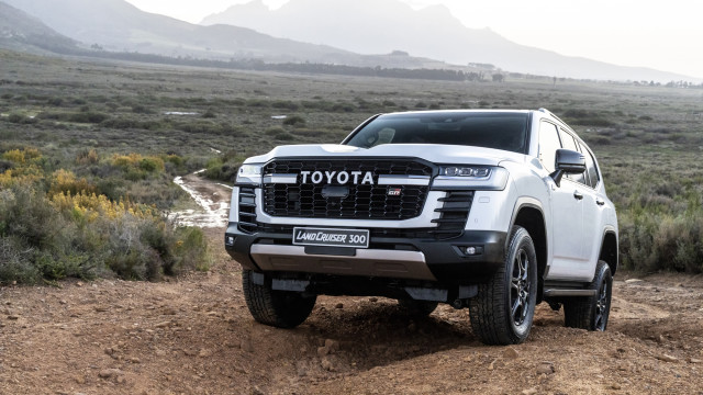 White toyota truck mountains dirt free wallpaper for desktop - medium preview image