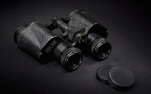 Binoculars table button glasses 3d free wallpaper for desktop - medium preview image