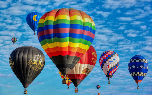 Hot air balloons crescent folk free wallpaper for desktop - medium preview image