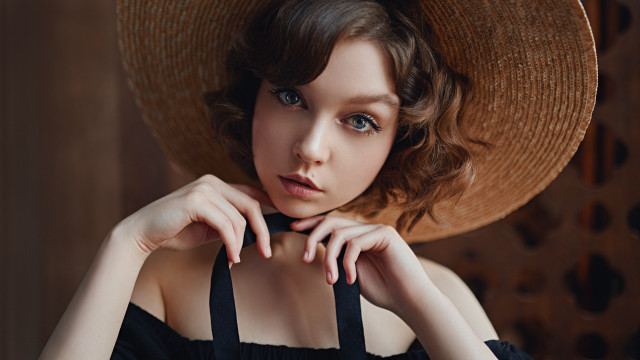 Woman hat black dress portrait free wallpaper for desktop - medium preview image