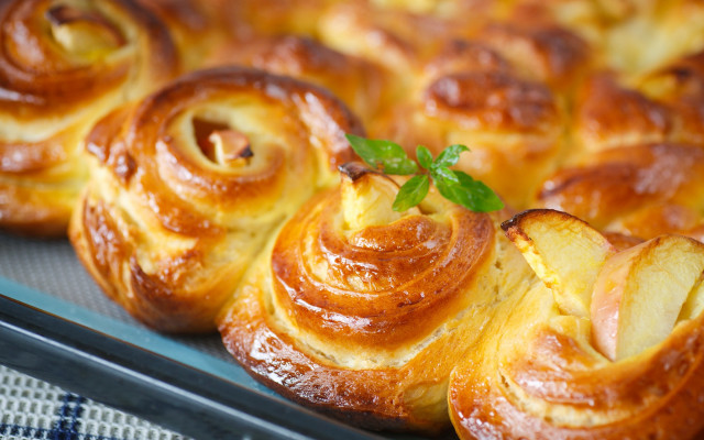 Pastry leaf autumn blurry food free wallpaper for desktop - medium preview image