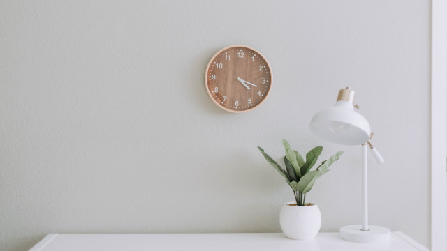 Clock wall white table plant free wallpaper for desktop - medium preview image