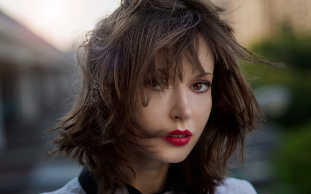 Woman redlipstick blackcollar streetcorner portrait free wallpaper for desktop - medium preview image