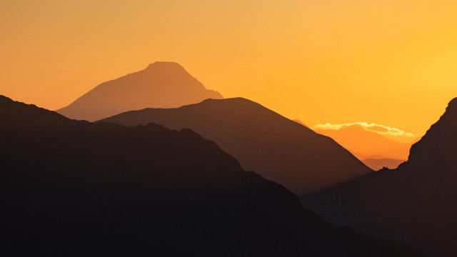 Mountain range sunset bird yellow free wallpaper for desktop - medium preview image