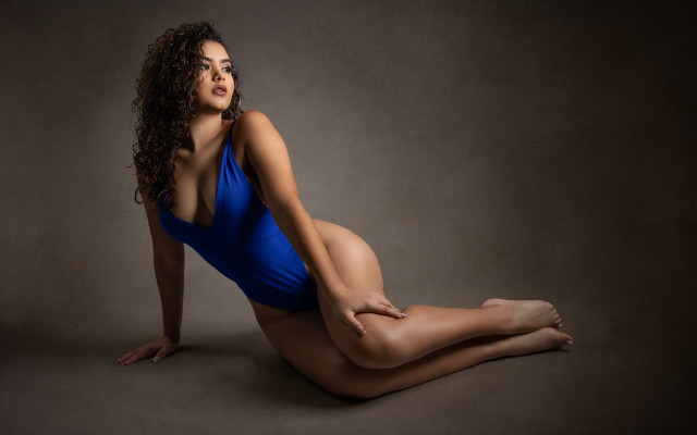 Arabesque model blue swimsuit long free wallpaper for desktop - medium preview image