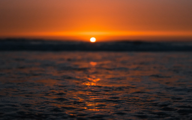 Sunset ocean wave shore cloudy free wallpaper for desktop - medium preview image