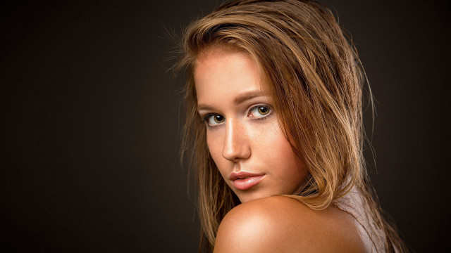 Woman longhair browndress portrait blackbackground free wallpaper for desktop - medium preview image