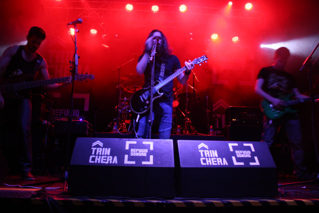 Band red lights microphone guitar free wallpaper for desktop - medium preview image