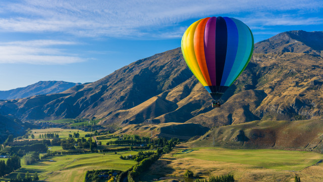 Hot air balloon valley mountains free wallpaper for desktop - medium preview image