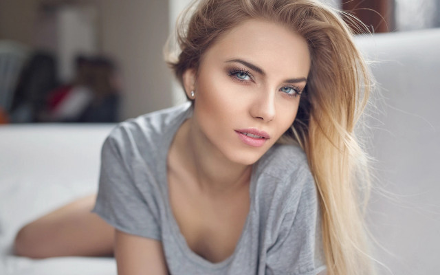 Blonde woman couch serious portrait free wallpaper for desktop - medium preview image