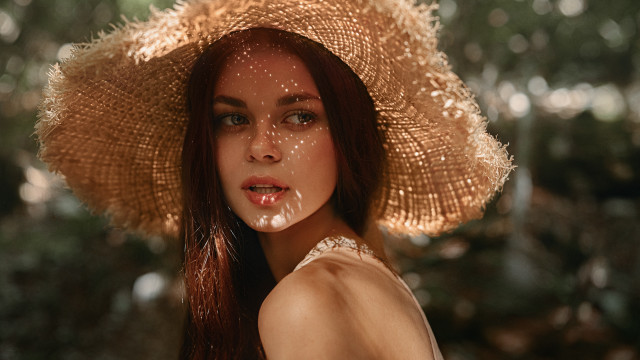 Woman strawhat sparklingwater portrait bokeh free wallpaper for desktop - medium preview image