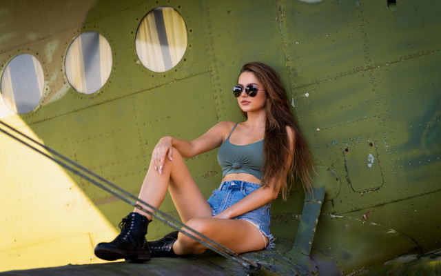 Woman sitting plane arabesque fashion free wallpaper for desktop - medium preview image