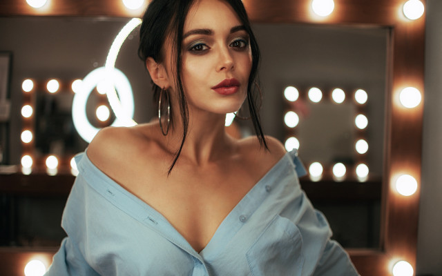 Blue dress mirror lights portrait free wallpaper for desktop - medium preview image