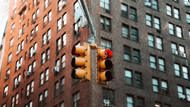 Traffic light skyscraper redhat urban free wallpaper for desktop - medium preview image