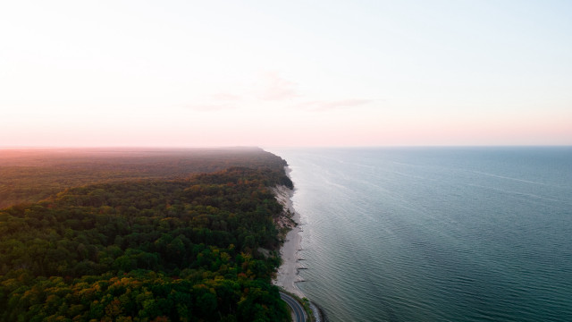 Lake forest road tiltshift polarizing free wallpaper for desktop - medium preview image