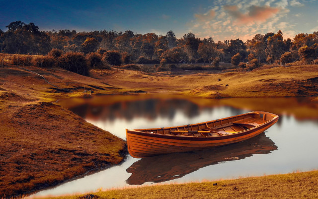 Lake shore autumn sky fall free wallpaper for desktop - medium preview image