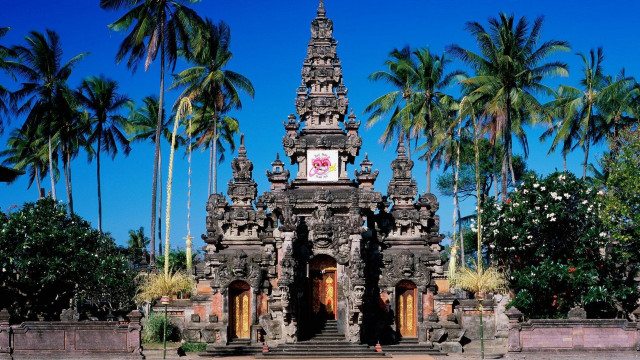 Large building clock palm trees free wallpaper for desktop - medium preview image