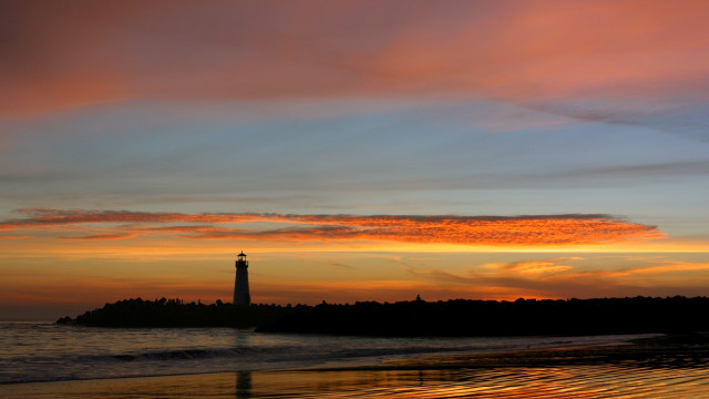 Lighthouse island ocean sunset red free wallpaper for desktop - medium preview image