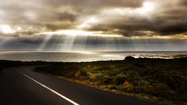 Ocean road crepuscular rays cityscape free wallpaper for desktop - medium preview image