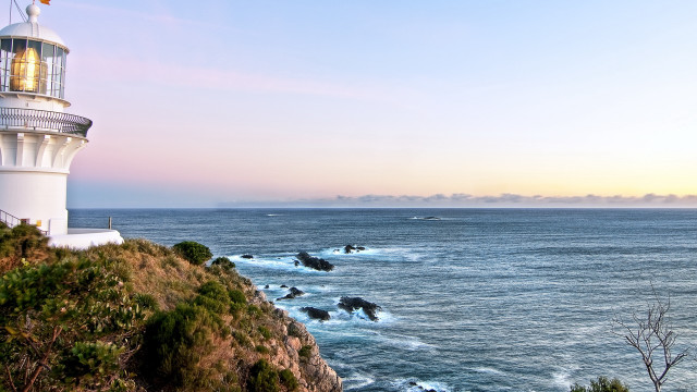 Lighthouse cliff ocean sunset australian free wallpaper for desktop - medium preview image