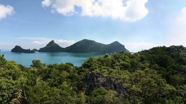 Tropical island lagoon mountains panorama free wallpaper for desktop - medium preview image