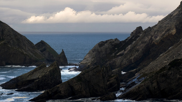 Rocky coastline water sky island free wallpaper for desktop - medium preview image