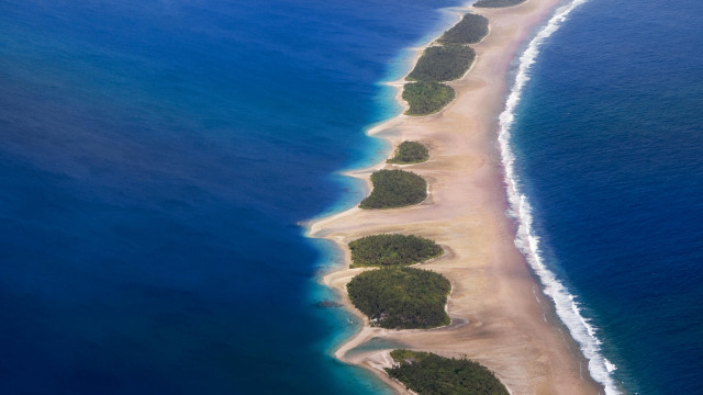 Aerial beach water plane island free wallpaper for desktop - medium preview image