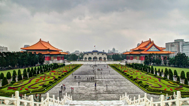 Large garden trees bushes building free wallpaper for desktop - medium preview image