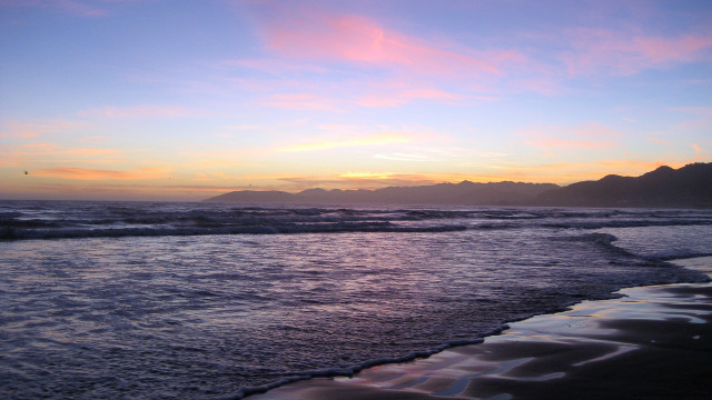 Sunset ocean waves mountains city free wallpaper for desktop - medium preview image