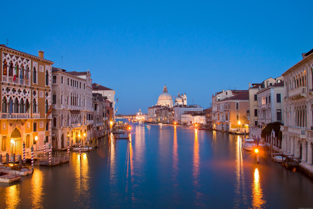 Venice canal night buildings lights free wallpaper for desktop - medium preview image