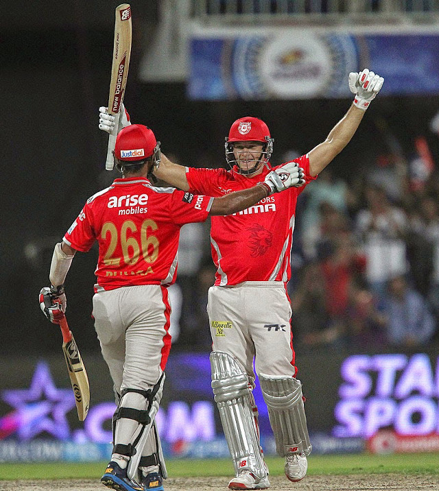 Men red white uniforms holding free wallpaper for tablet - medium preview image