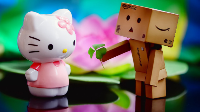 Hello kitty figurine small figure free wallpaper for desktop - medium preview image