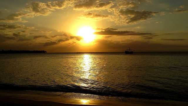 Sailing boat ocean sunset clouds #2 free wallpaper for desktop - medium preview image